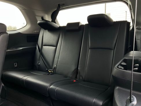 Used 2025 Toyota Grand Highlander XLE image 13