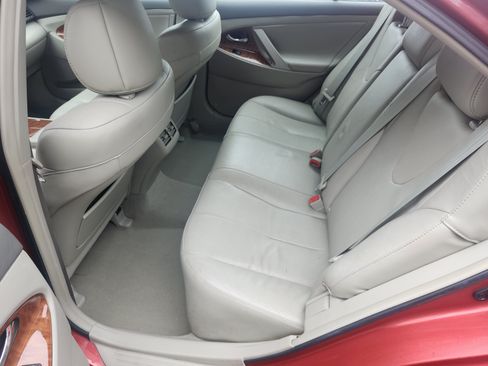 Used 2011 Toyota Camry XLE w/ XLE Extra-Value Pkg #2 FWD image 5