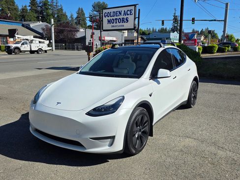 Used 2025 Tesla Model Y Long Range AWD/4WD image 1