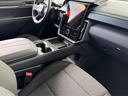 Used 2025 GMC Acadia Elevation image 17