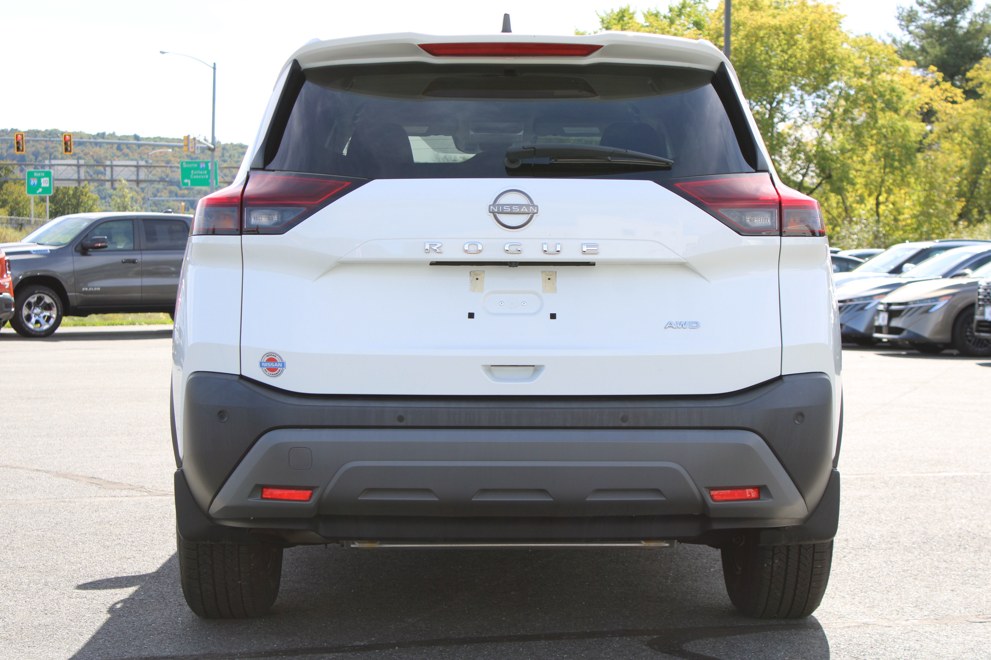 Used 2023 Nissan Rogue S AWD/4WD image 8