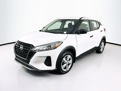 Used 2024 Nissan Kicks S image 3