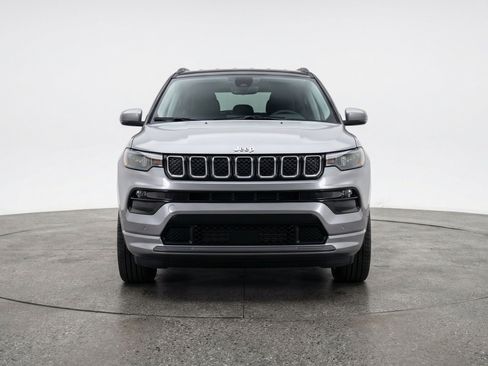 Used 2025 Jeep Compass Limited AWD/4WD image 2
