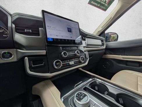 Used 2024 Ford Expedition Max XLT image 15