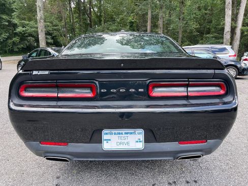 Used 2018 Dodge Challenger SXT image 11