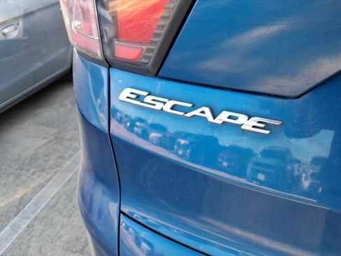 Used 2017 Ford Escape SE image 8