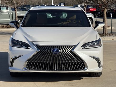 Used 2021 Lexus ES 300h Ultra Luxury w/ Accessory Package 2 image 7