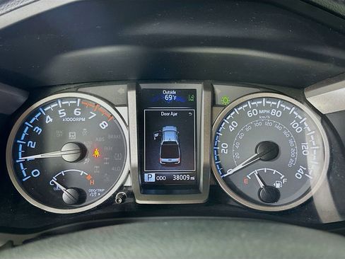 Used 2023 Toyota Tacoma SR5 AWD/4WD image 24