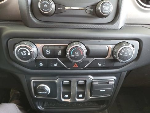 Used 2019 Jeep Wrangler Sport w/ Quick Order Package 23S AWD/4WD image 13