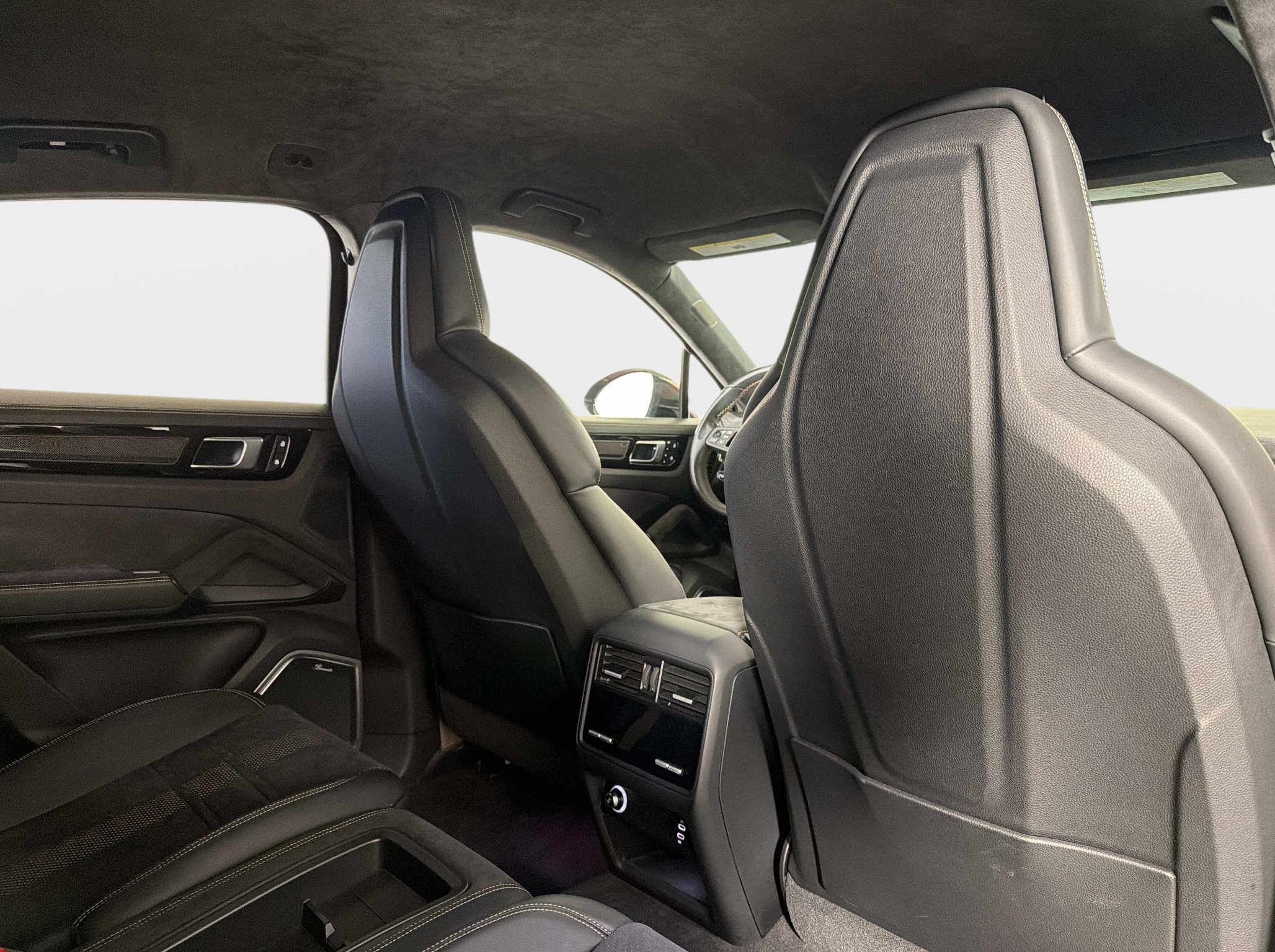 Used 2022 Porsche Cayenne Turbo GT AWD/4WD image 24