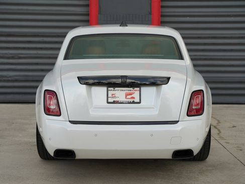 Used 2018 Rolls-Royce Phantom Extended Wheelbase RWD image 17