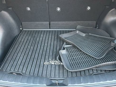 Used 2024 Toyota Corolla Cross LE image 32