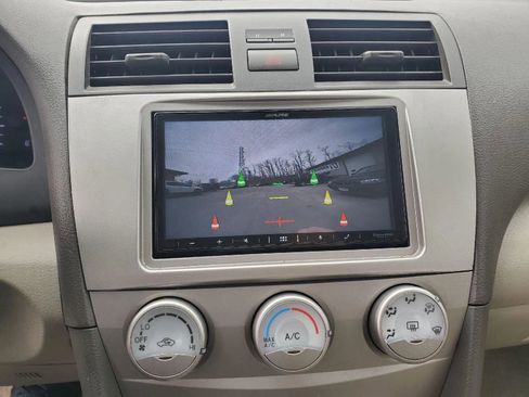 Used 2011 Toyota Camry LE image 15