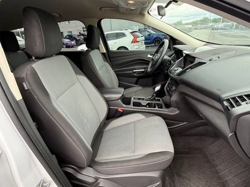 Used 2019 Ford Escape SE FWD image 17