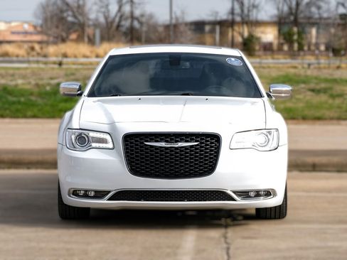 Used 2018 Chrysler 300 Limited image 7