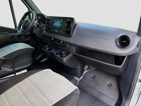 Used 2022 Mercedes-Benz Sprinter 2500 image 26