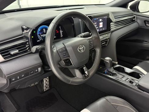 Used 2025 Toyota Camry SE w/ Convenience Package AWD/4WD image 8