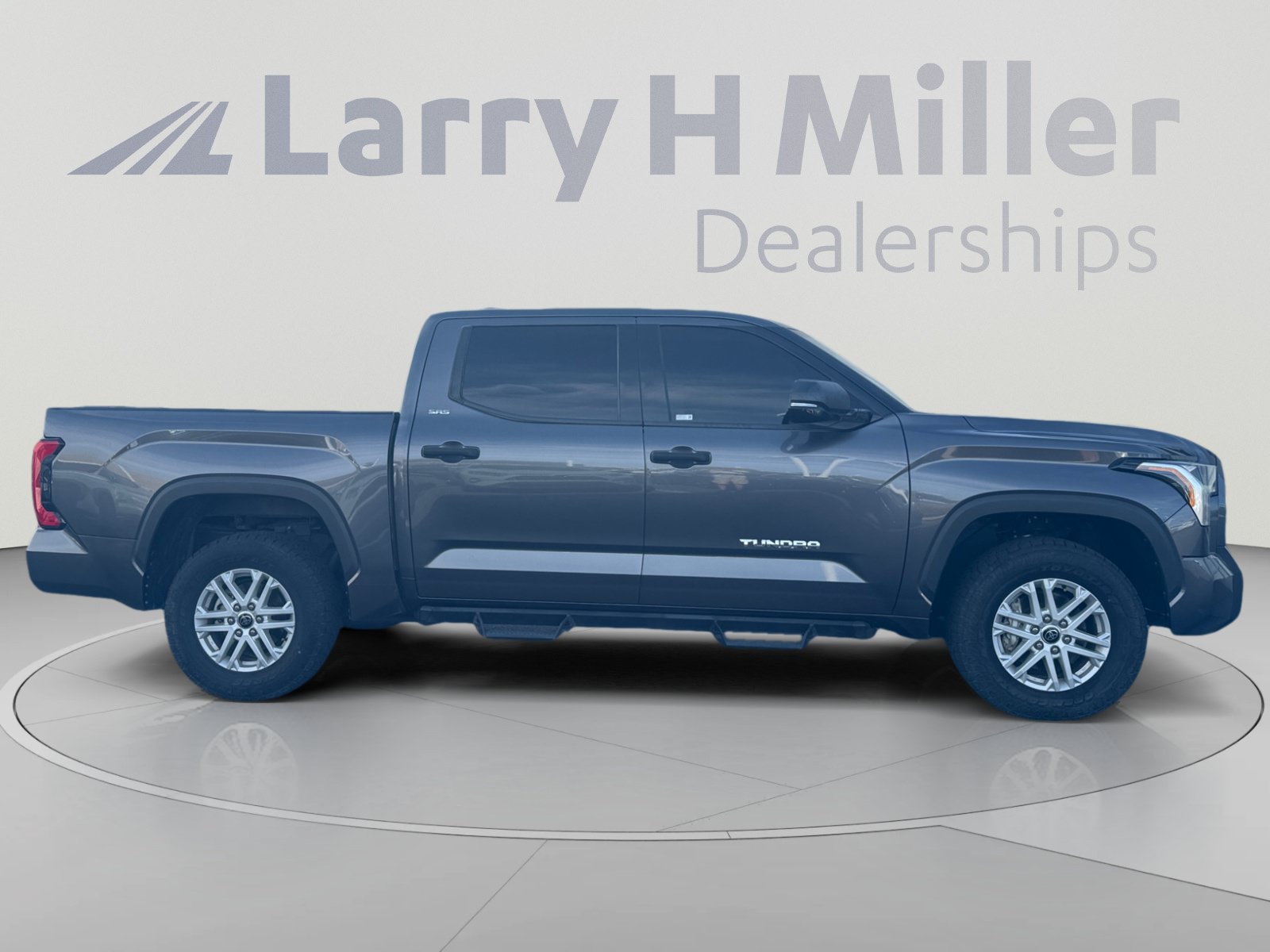 Used 2023 Toyota Tundra SR5 w/ SR5 Convenience Package AWD/4WD image 6