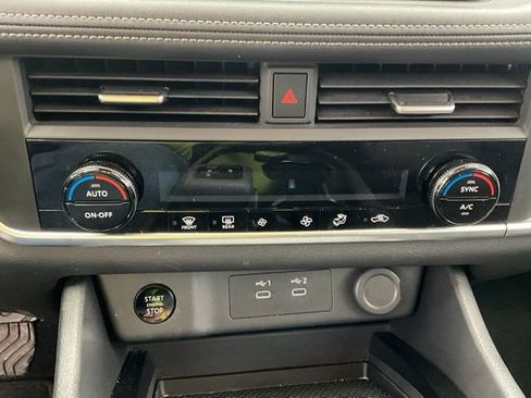 Used 2025 Nissan Rogue SV AWD/4WD image 19