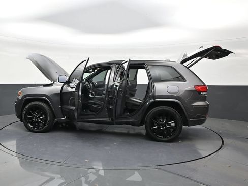 Used 2019 Jeep Grand Cherokee Altitude RWD image 30