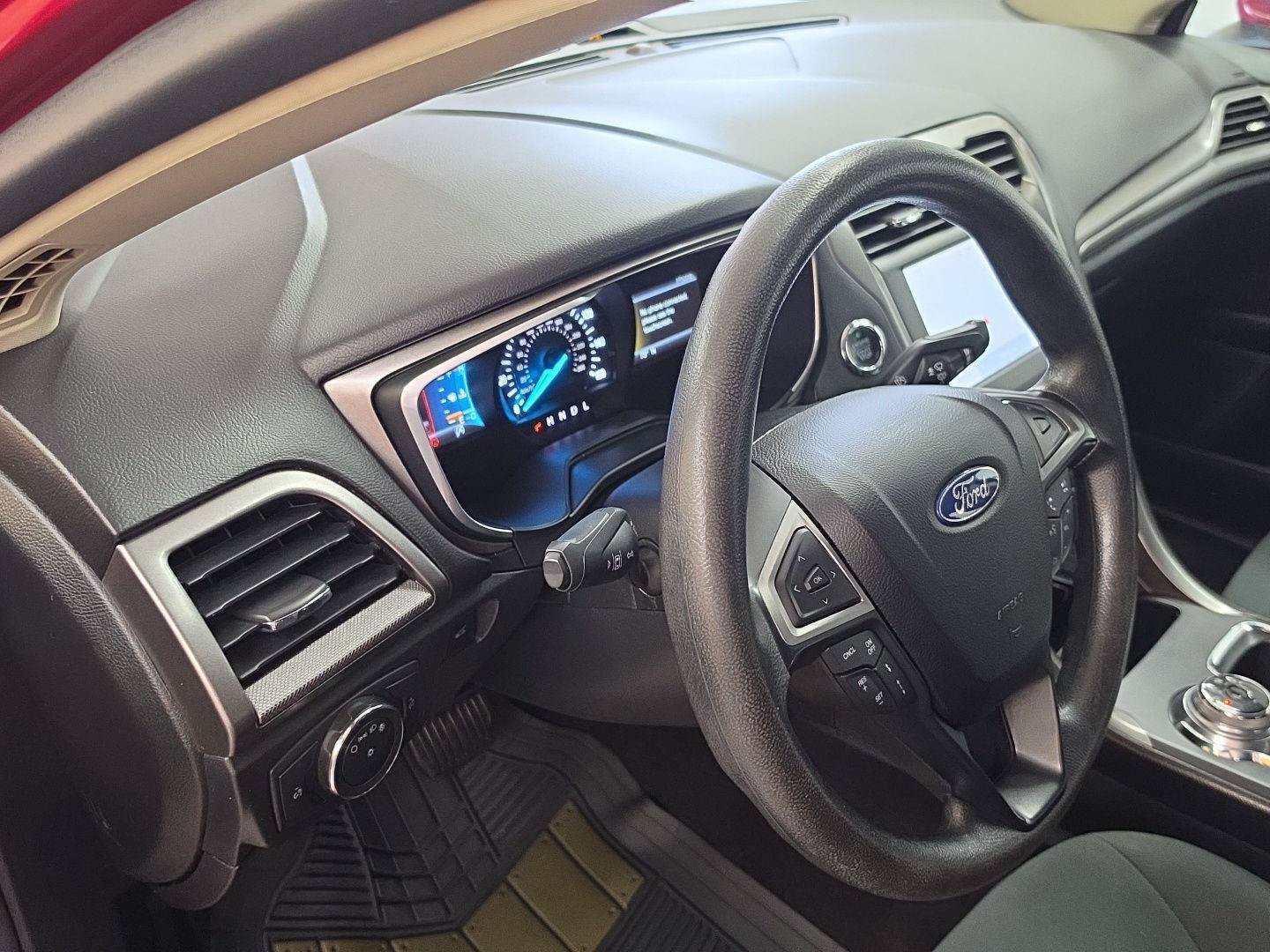 Used 2020 Ford Fusion SE FWD image 5