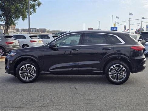 Used 2025 Audi Q5 Premium w/ Convenience Package image 34