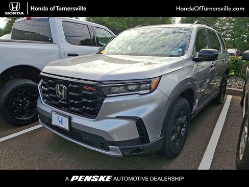 Certified 2025 Honda Pilot TrailSport image 1