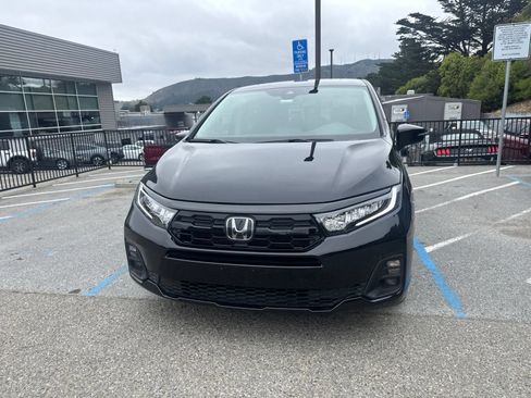 Used 2025 Honda Odyssey Touring image 2