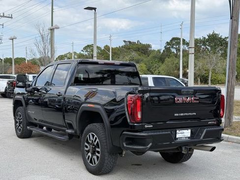 Used 2022 GMC Sierra 2500 AT4 image 2