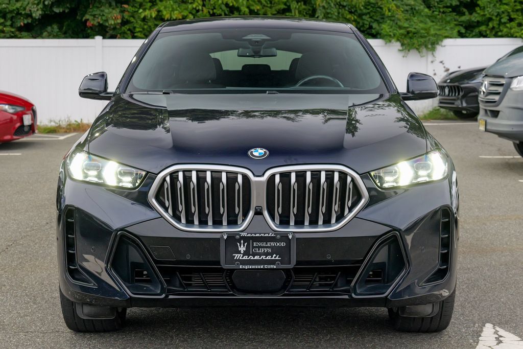 Used 2024 BMW X6 xDrive40i w/ Premium Package AWD/4WD image 2