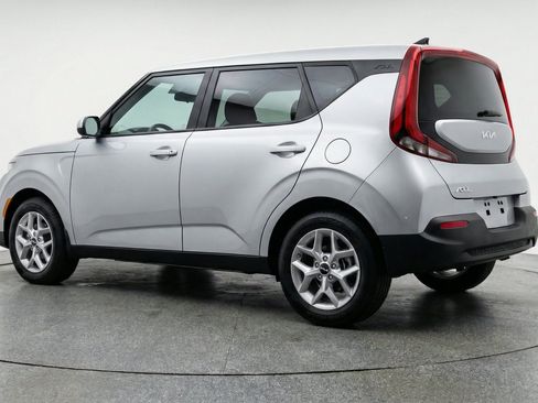 Used 2025 Kia Soul LX w/ LX Technology Package FWD image 6