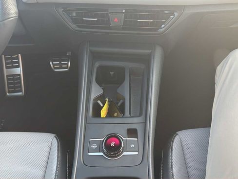 Used 2025 Volkswagen Tiguan SE R-Line image 18