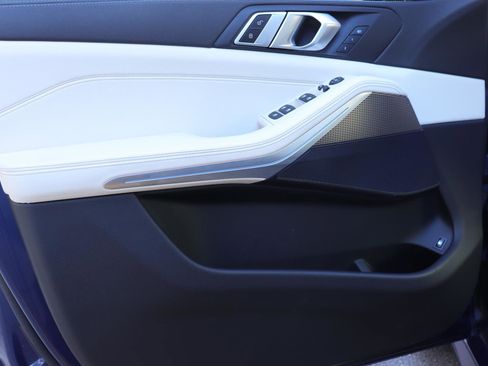 Used 2022 BMW X5 xDrive45e w/ M Sport Package image 13