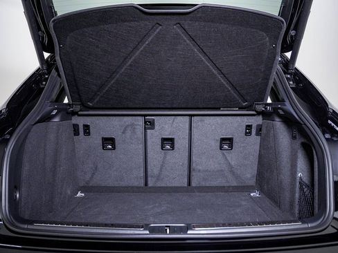 Certified 2025 Porsche Macan S w/ Premium Package Plus image 28