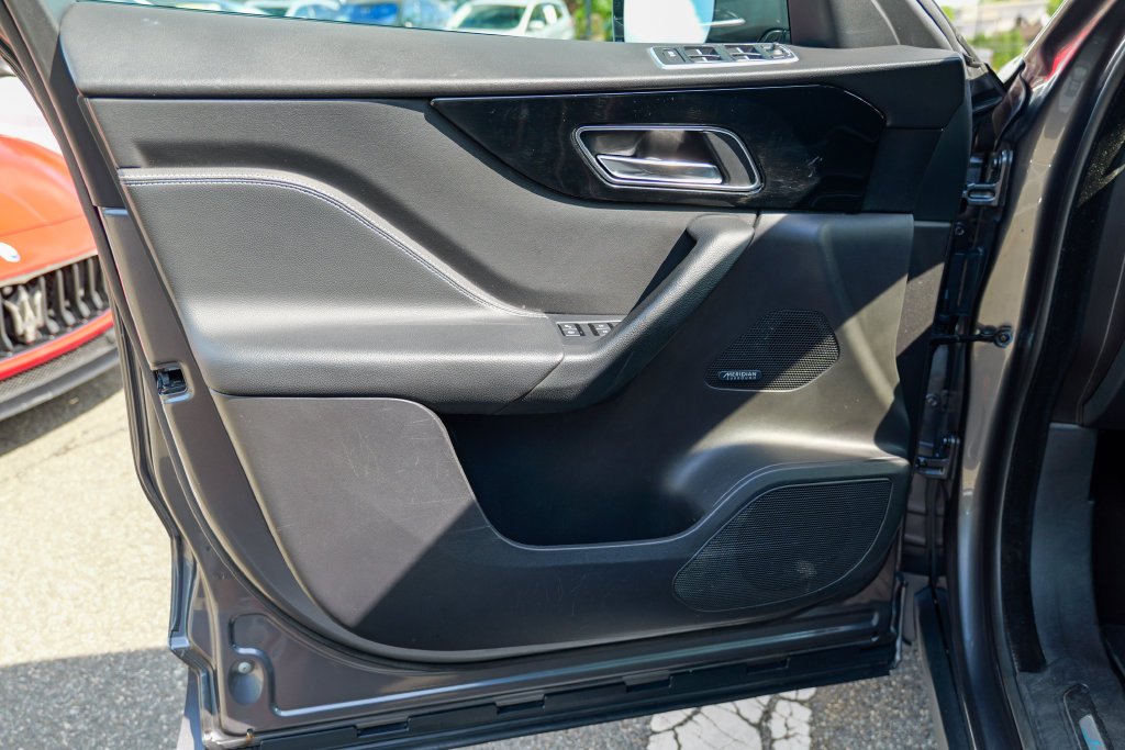 Used 2019 Jaguar F-PACE R-Sport AWD/4WD image 16