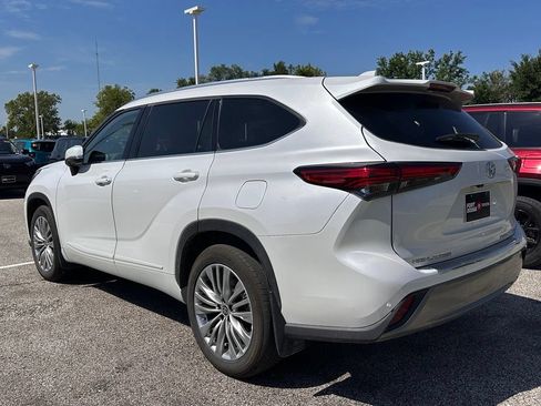 Used 2023 Toyota Highlander Platinum AWD/4WD image 6