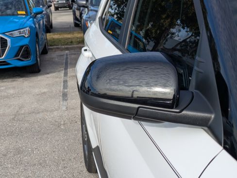 Used 2023 Hyundai Venue Limited image 12