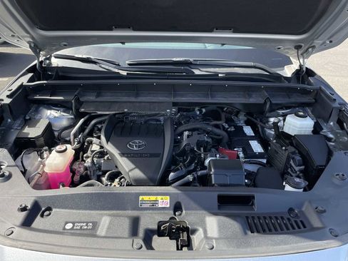 Used 2023 Toyota Highlander L image 17
