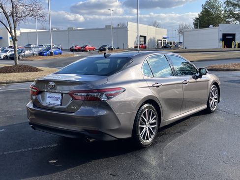 Used 2023 Toyota Camry XLE image 10