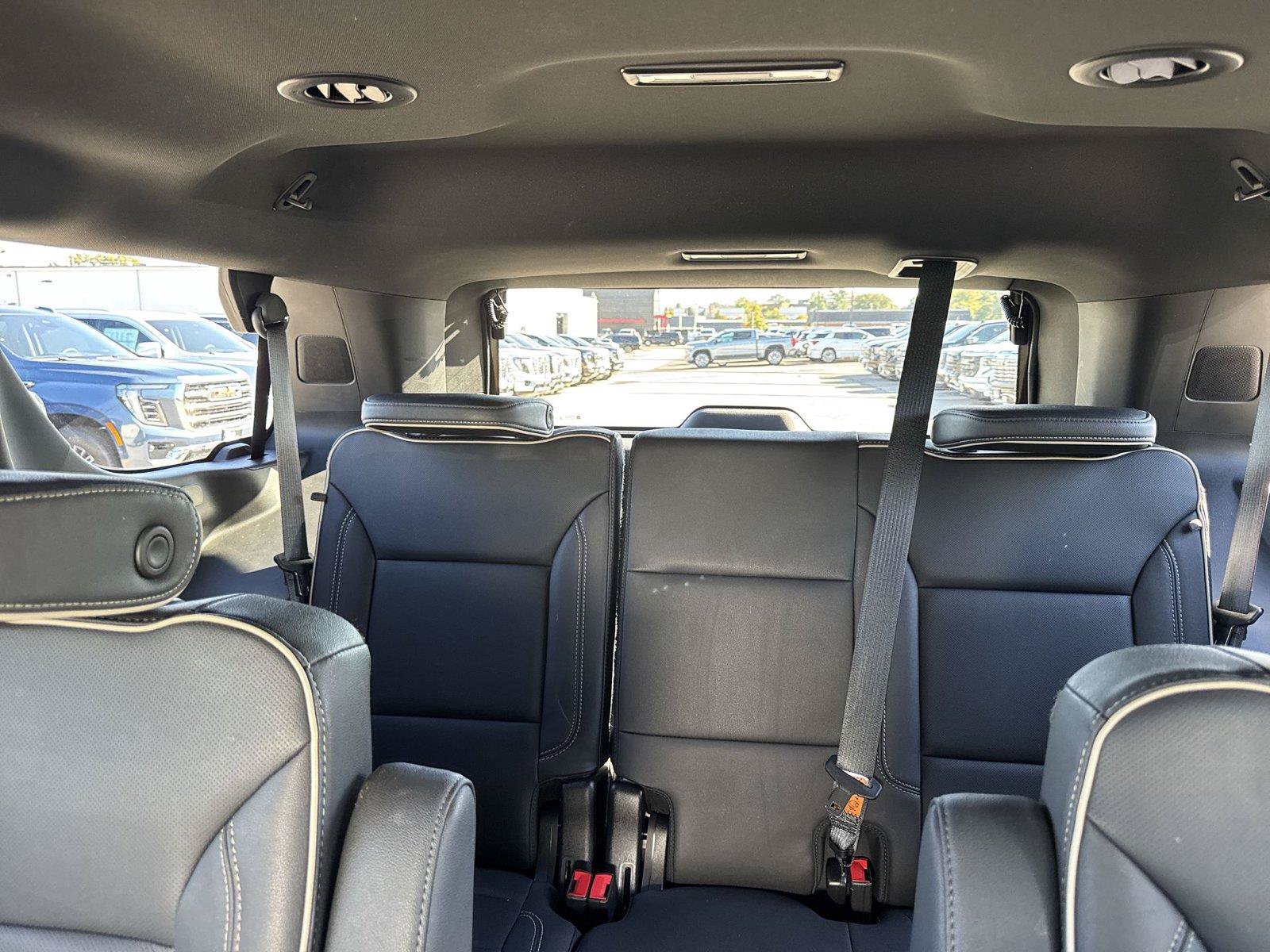 Used 2023 GMC Yukon SLT w/ SLT Luxury Package AWD/4WD image 13