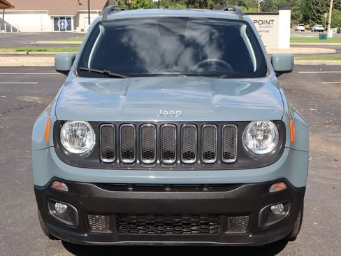 Used 2018 Jeep Renegade Latitude FWD image 12