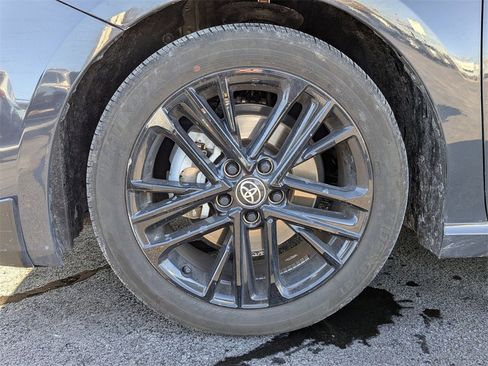 Used 2025 Toyota Camry SE image 11