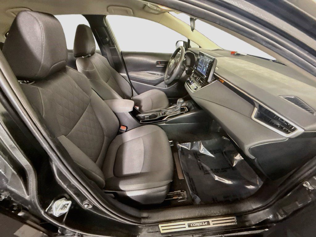 Used 2022 Toyota Corolla LE FWD image 28