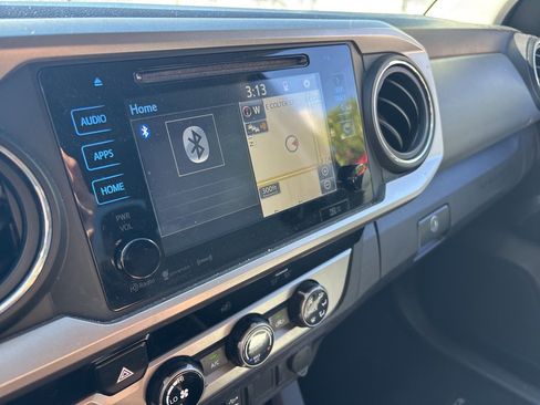 Used 2017 Toyota Tacoma SR5 w/ Tow Package image 4