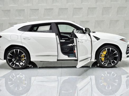 Used 2021 Lamborghini Urus image 13