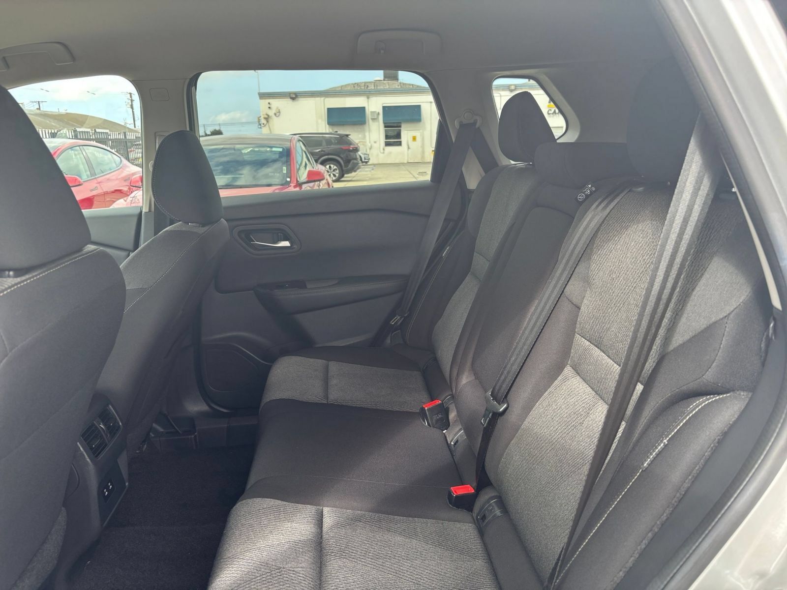 Used 2025 Nissan Rogue SV FWD image 25