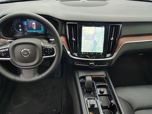 Certified 2025 Volvo V60 B5 Cross Country Plus image 11