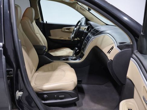 Used 2011 Chevrolet Traverse LTZ AWD/4WD image 26