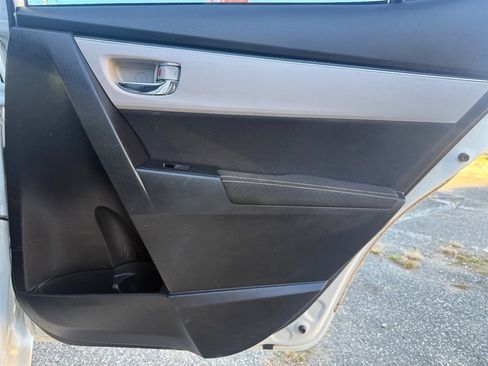 Used 2019 Toyota Corolla LE image 28