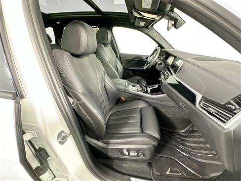 Used 2022 BMW X5 xDrive40i w/ Premium Essential Package image 28